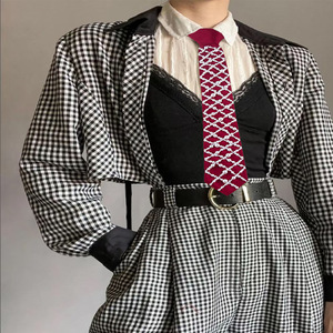 Corbata de Perlas Roja con Patrón Geométrico, Corbata Formal de Negocios para Mujer, Estilo Preppy, Corbata de Seda - Product Image 2