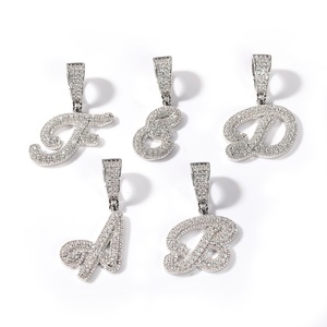 Cadena de Cobre con Incrustaciones de Circonio, Estilo Hip-Hop Americano, con Letras Inglesas Collar con Colgante de 2 Letras Iniciales en Cursiva - Product Image 2