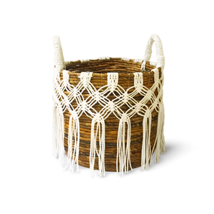 Cesta de ratán Clareta, una combinación de ratán natural y fibra de plátano tejida con detalles de macramé para soluciones de almacenamiento. - Product Image 2