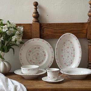 Vaisselle en céramique de style français, assiettes à fleurs en relief, tasses à café avec soucoupes et assiettes à dessert - Product Image 2