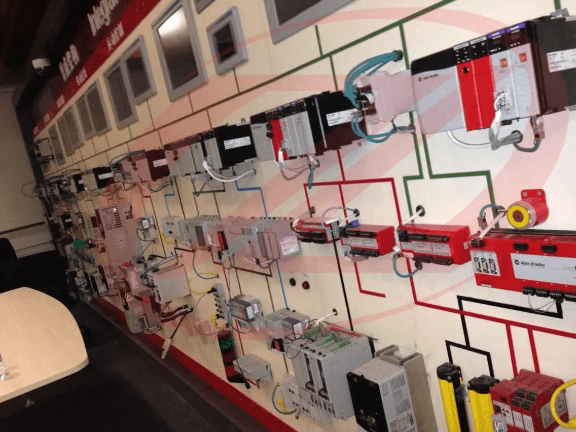 1756-M02AE controllogix servomodulo analogico A 2 assi 1756-M02AE A 1756M02AE 1756-M02AE controllo modul centralina