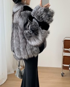 Veste en fourrure de renard <span class=keywords><strong>argenté</strong></span> naturel en gros d'usine avec manteau de fourrure noire femmes vêtements en fourrure véritable de haute qualité - Product Image 3