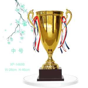 Trophées de football en métal de haute qualité nouveau design grande taille vente en gros directement de l'usine pour les tournois - Product Image 6