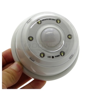 Mini Lampada Notturna <span class=keywords><strong>LED</strong></span> <span class=keywords><strong>con</strong></span> <span class=keywords><strong>Sensore</strong></span> <span class=keywords><strong>di</strong></span> <span class=keywords><strong>Movimento</strong></span> <span class=keywords><strong>a</strong></span> Batteria, Luce Automatica PIR - Product Image 1