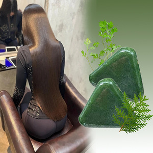 Savon Solide Artisanal aux Herbes de Thuya Oriental, Usman et Herbes, Anti-Pelliculaire et Contrôle du Sébum, Pour Femmes, Tous Types de Peau - Product Image 2