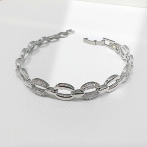 Pulsera de plata 925 OEM con baño de rodio geométrico, piedra preciosa con corte princesa, unisex, estilo hip hop, personalizable, con cadena de eslabones. - Product Image 2