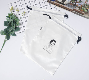 Nouvelles pochettes en tissu satiné avec cordon de serrage, sacs à cosmétiques et bijoux, pochettes extensibles en soie, vente directe du fabricant - Product Image 2