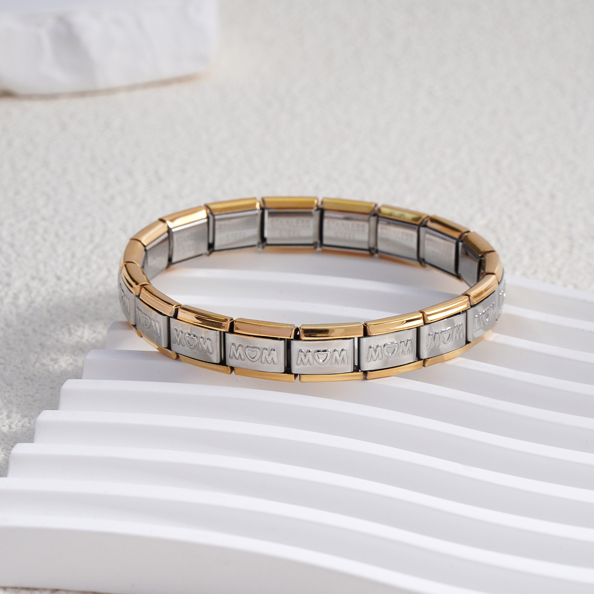 Pulsera con módulo MOM (borde dorado)