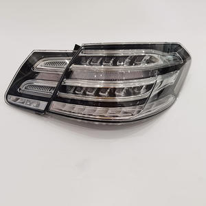 Luces traseras LED Mercedes-Benz Clase E W212, nueva actualización para reequipamiento en gris y rojo - Product Image 3