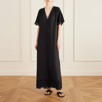 Gaun Kaftan Maxi Katun Hitam Elegan dengan Renda, Kerah V, Lengan Pendek, dan Detail Lubang-Lubang di Bagian Bawah, Gaya Bohemian untuk Liburan Pantai Wanita