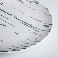 Assiette à dîner de couleur blanche, accessoire en porcelaine, motif marbre mat, design imprimé tampon