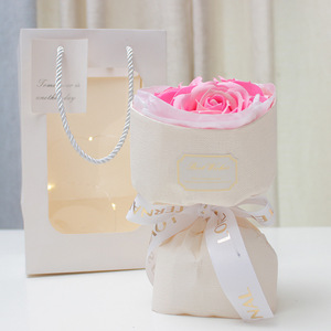Set Regalo Bouquet <span class=keywords><strong>di</strong></span> <span class=keywords><strong>Rose</strong></span> Rosse con Etichetta <span class=keywords><strong>di</strong></span> <span class=keywords><strong>Auguri</strong></span> Ideale per San Valentino, Anniversario, Festa della Mamma, Decorazione per Feste, Fiori Artificiali - Product Image 2