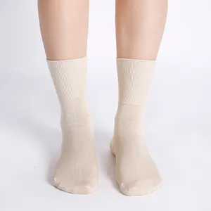 Haute qualité Logo personnalisé Compression diabétique chaussettes coton Nylon poignée soins des pieds bas pour printemps imprimé motif soulagement de la douleur