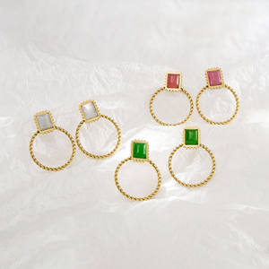 أقراط نسائية بأحجار طبيعية أنيقة, أقراط نسائية بأحجار الراين الطبيعية الأنيقة ، تصلح كهدية للأم 2023 ، مزينة بأحجار الراين المربعة - Product Image 4