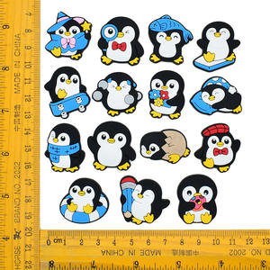 Encantadores adornos para zapatos de pingüino con anillos de esquí y natación, decoraciones personalizadas de animales de invierno y verano para zuecos - Product Image 3