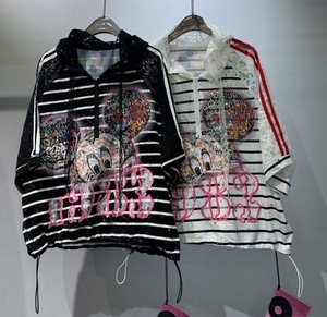 6736/Ultimo Design Moda T-Shirt con Cappuccio Stampa Mickey Minnie e Pantaloni Effetto Usurato Streetwear Casual Quotidiano - Product Image 3