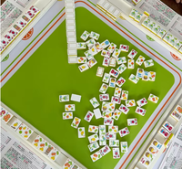 Jeu de Mahjong américain sur le thème des stations balnéaires tropicales, tuiles en acrylique blanc avec motifs de tasses Tiki cocktail fraise, tuiles de Mahjong américaines