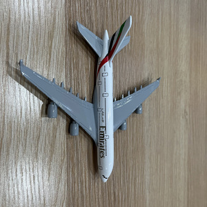โรงงานผลิตโมเดลเครื่องบินอีมิเรตส์แอร์ไลน์ แอร์บัส <span class=keywords><strong>A380</strong></span> ขนาด 16 ซม. สเกล <span class=keywords><strong>1</strong></span>/<span class=keywords><strong>400</strong></span> ทำจากโลหะผสม พร้อมฐานตั้ง - Product Image 6