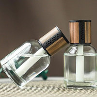Parfum de maison de luxe 100ml 120ml 150ml 3oz bouteille en verre de diffuseur de roseau de couleur décorative transparente avec des bâtons de bouchon
