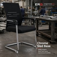 Chaise de réunion professionnelle avec accoudoirs fixes et base chromée pour usage de bureau