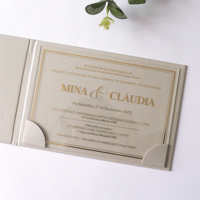 Invitations en acrylique transparent aux couleurs personnalisées Boîte d'invitation artisanale à couverture rigide en papier de luxe pour ruban blanc avec texte d'estampage en feuille d'or