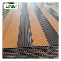 Platelage creux bicolore imperméable à l'eau et à faible entretien 140*23mm durable en bois composite de plastique Wpc