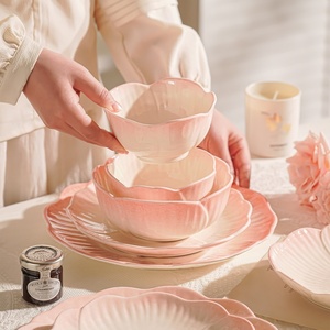 Piatti in Ceramica Lelyi Creativi ed Eleganti a Forma di Fiore Disegnati a Mano, Ecologici, Smaltati, di Lusso Leggero per Feste e Matrimoni, Vendita all'Ingrosso - Product Image 5