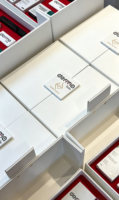 Boîte cadeau rigide à double porte blanche personnalisée avec insert en velours rouge, logo, emballage cosmétique pour soins de la peau, boîtes cadeaux d'entreprise, cadeau d'affaires