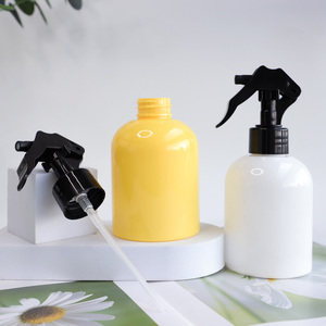 Bouteille plate courte en <span class=keywords><strong>plastique</strong></span> PET blanc et jaune de 250 ml avec pulvérisateur à pompe 24 mm sérigraphié pour <span class=keywords><strong>le</strong></span> nettoyage domestique – Meilleures ventes - Product Image 3