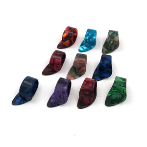 Exportation de <span class=keywords><strong>masse</strong></span> à bas prix Couvre-doigt droit en celluloïd pour guitare Couleur aléatoire en gros - Product Image 4