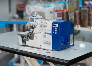 Machine à coudre surjeteuse industrielle intelligente à grande vitesse à aiguille simple Jukis MO-6804S - Product Image 4