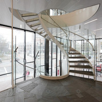 Escaliers intérieurs de luxe en arc avec structure principale en acier au carbone et garde-corps en verre incassable pour usage résidentiel