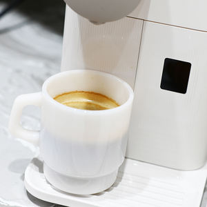 تصميم جديد أكواب قهوة زجاجية بوروسيليكات ملونة أكواب زجاجية شفافة بشعار مخصص أكواب من الزجاج الأبيض والأخضر مقاومة للحرارة - Product Image 5