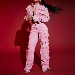 Nuevo Conjunto de Mezclilla para Mujer de Alta Calidad: Chaqueta Corta Estilo Urbano y Jeans Cargo de Tiro Alto en Mezclilla Rosa Deslavada con Efecto Ácido - Product Image 2