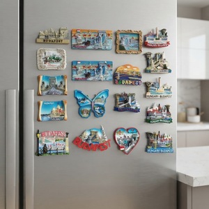 Usine de souvenirs touristiques hongrois de Budapest, aimants de réfrigérateur en résine peinte, en stock - Product Image 1