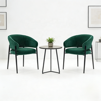 Moderner nordischer Sessel mit geschwungener Rückenlehne, gepolstert mit Samt und schwarzem Metallgestell für Wohnzimmer, Schlafzimmer & Apartment