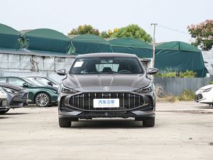 2023 <span class=keywords><strong>MG5</strong></span> Luxury Sedan 180DVVT Manual <span class=keywords><strong>Hybrid</strong></span>/Gasolina/Electric 1.5L Light & Dark Interior EV Car - Product Image 2