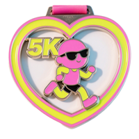 Médaille de finisseur personnalisée en forme de cœur 5K en alliage de zinc émaillé couleur plaqué or avec ruban imprimé pour course de course à pied