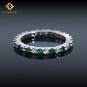 Bague de fiançailles en argent sterling 925 pour femmes, bague à rangée unique de diamants verts, bijoux de luxe glacés, bague de mariage en pierres précieuses - Product Image 1