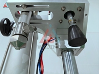 Machine de capsulage semi-automatique à prix d'usine pour l'emballage de bouteilles d'huiles et de gaz cosmétiques