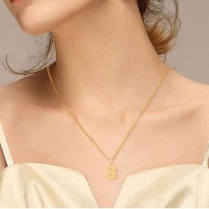Nuevo Collar con Colgante de Letra Inicial de Acero Inoxidable Chapado en Oro PVD Antideslustre al por Mayor para Mujer - Product Image 3