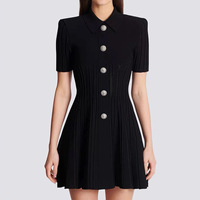 Robe pull mini côtelée pour femme, col rabattu, boutons métalliques décoratifs, manches courtes, taille cintrée, coupe trapèze, été, couleur unie