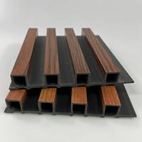 Panel de Pared de Listones Acanalados WPC, Superficie 3D, Impermeable, Resistente al Fuego y a los Arañazos, Decoración para el Hogar y Comercial con 5 Años de Garantía