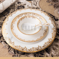 Assiette à dîner en céramique à bord doré de luxe, vente en gros, service de vaisselle en porcelaine osseuse, autres fournitures pour hôtels et restaurants