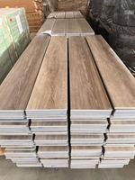 Plancher en vinyle SPC imperméable à l'eau, motif bois, système d'assemblage par emboîtement, planche LVT avec sous-couche IXPE pour la maison, le salon, l'utilisation commerciale