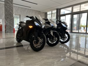 Meilleure moto électrique avec moteur à moyeu super puissant et batterie au lithium 70V 120Ah - Product Image 4