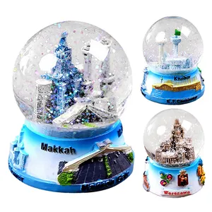 Tatil dekorasyon için özel turistik hediyelik eşya reçine zanaat su topu noel hediyesi 3D kale kristal Mini kar küresi