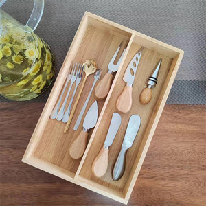 Caja de almacenamiento de cuchillos de bambú con dos compartimentos y organizador de utensilios para la organización de cubiertos y cajones de vajilla. - Product Image 2