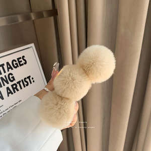 Hoge Kwaliteit Pluche Haarklauw Clips Schattig Meisje Winter Herfst Konijnenbont Haaraccessoire Groothandel Plastic Haarclips - Product Image 2