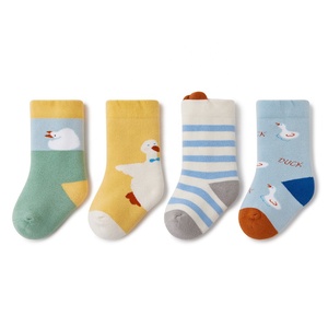 Indoor Huis Warme En Gezellige Koraalfleece Sokken Voor Pasgeboren Babyjongen <span class=keywords><strong>Set</strong></span> Gebreide Sokken - Product Image 4